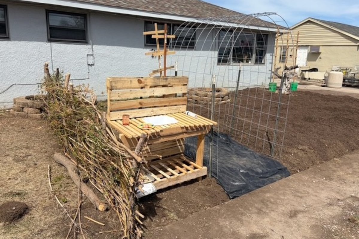 Star Village residents, kids build neighborhood’s first community garden